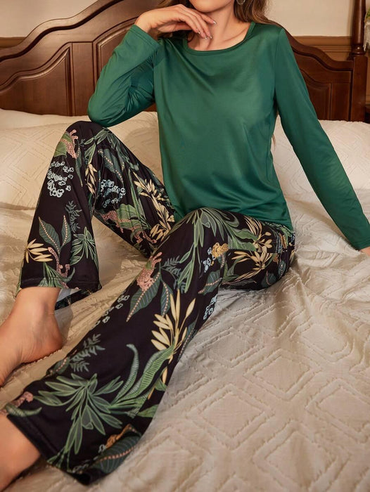 Tropical Printed Pajama Set – Cozy for Autumn and Winter Lounging